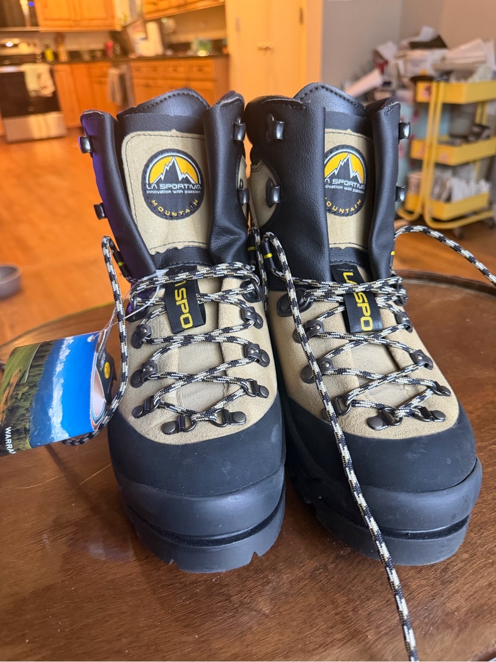 NWT La Sportiva Men's Makalu Hiking Boot in Beige and Black Size US 9.5